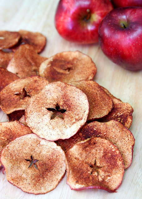 Featured Recipe | Baked Apple Chips from Happy Go Lucky #SecretRecipeClub #recipe #apple #vegan #healthy #snack
