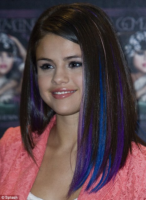 Celebrity Fashion World: Selena Gomez Hair Color 2012