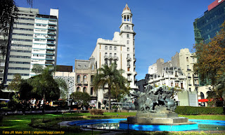 Plaza Fabini | Fonte e edifícios ao fundo | Montevideo Plaza Fabini | Fonte e edifícios ao fundo | Montevideo