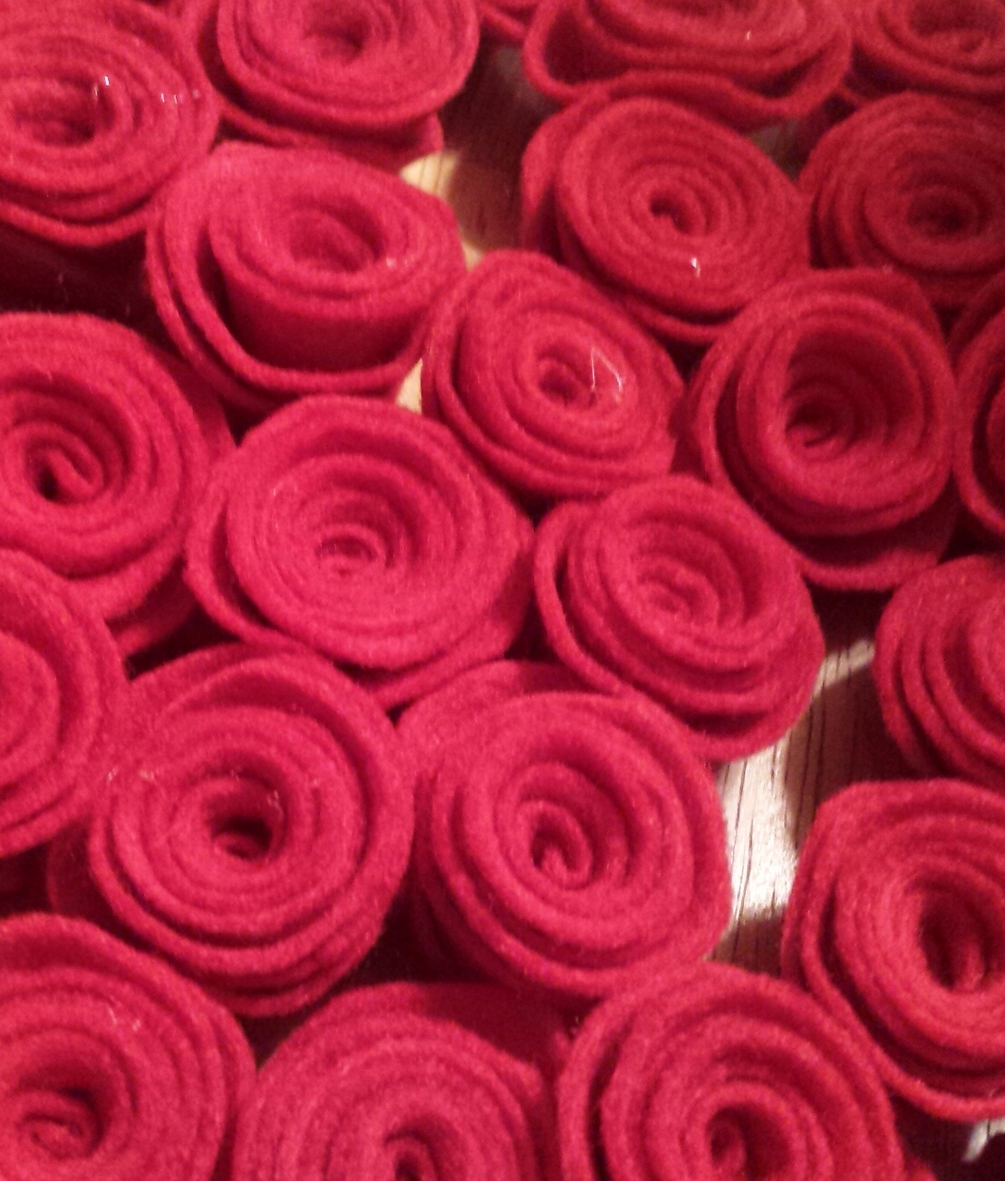 MamaMIA How to make felt rosettes