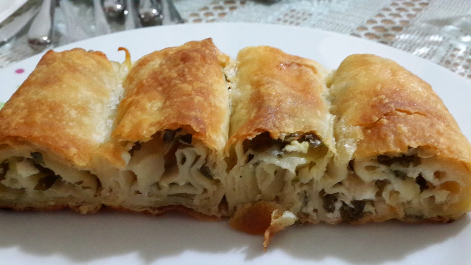 Hazır Yufkadan Kol Böreği