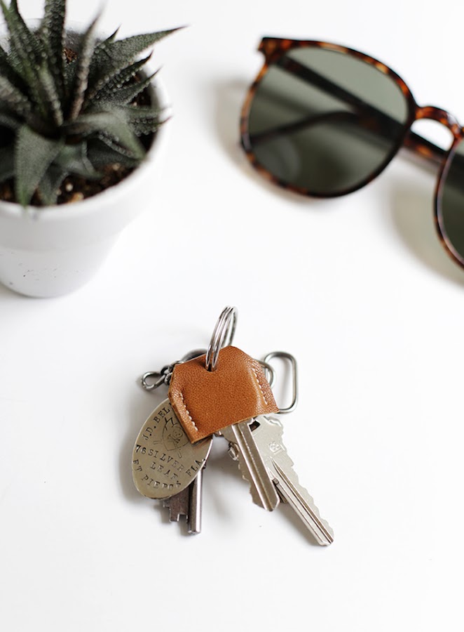 Funda para llaves con cinturones de cuero