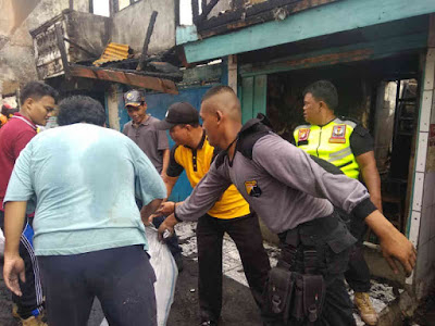 Polsek Tanjung Duren dan 4 Pilar Kerja Bakti di Lokasi Kebakaran Tomang Polsek Tanjung Duren dan 4 Pilar Kerja Bakti di Lokasi Kebakaran Tomang