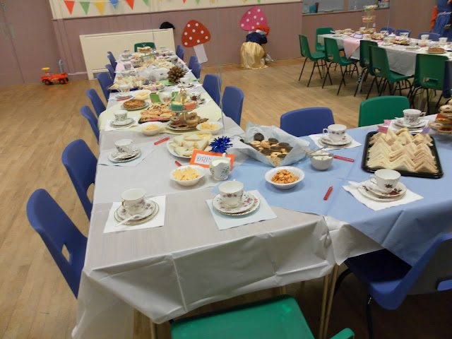 A picture of an Alice in Wonderland birthday party