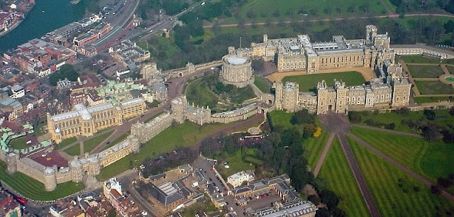 Windsor_Castle_from_the_Air_wideangle.jpg
