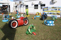 parque de juegos con neumaticos reciclados utilizados