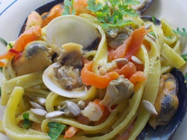 dererumcucina Fettuccine fatte in casa con pesto di rucola ai semi di