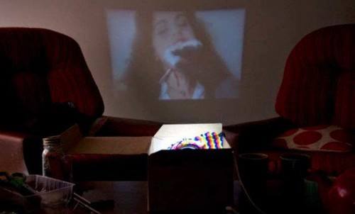 Membuat Proyektor Sederhana dengan Handphone - E-Magazine