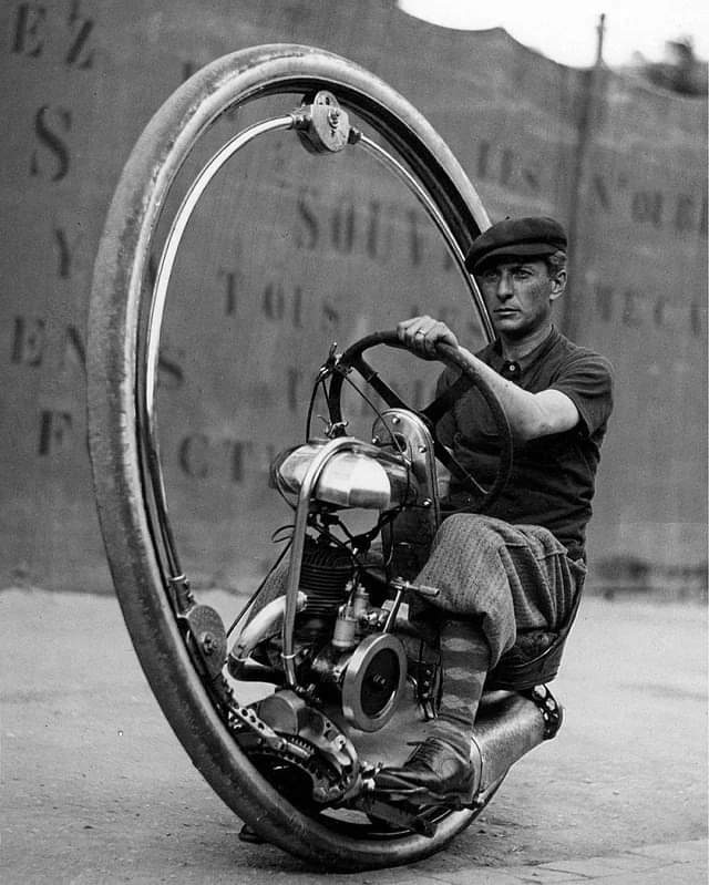 monowheel motorcycle in France , circa 1933 LAPAK MOBIL DAN MOTOR BEKAS