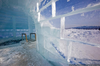 Un sauna de hielo construido en Rusia.