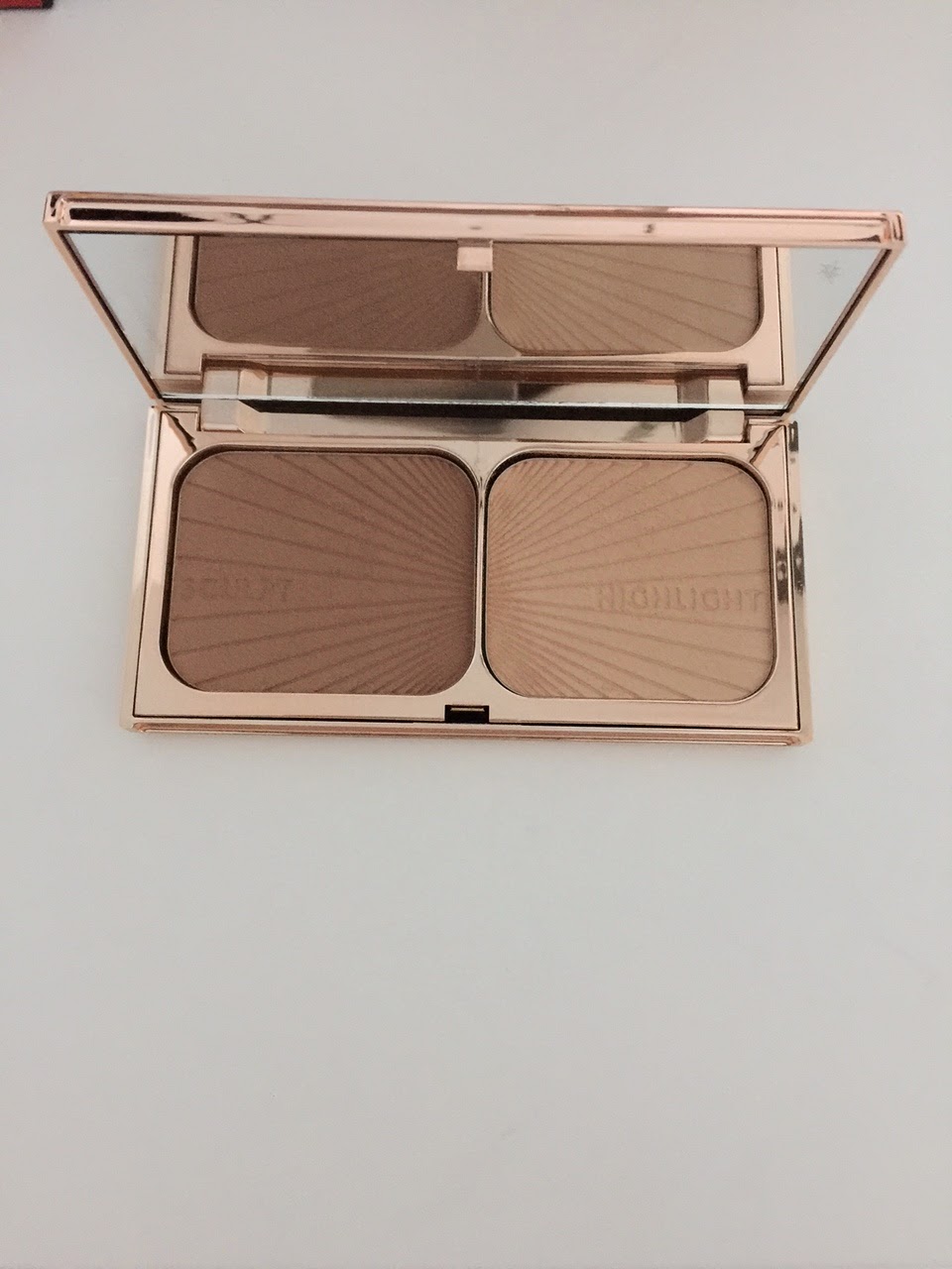 Luisa Madrid make up FILMSTAR BRONZE & GLOW DE CHARLOTTE TILBURY.