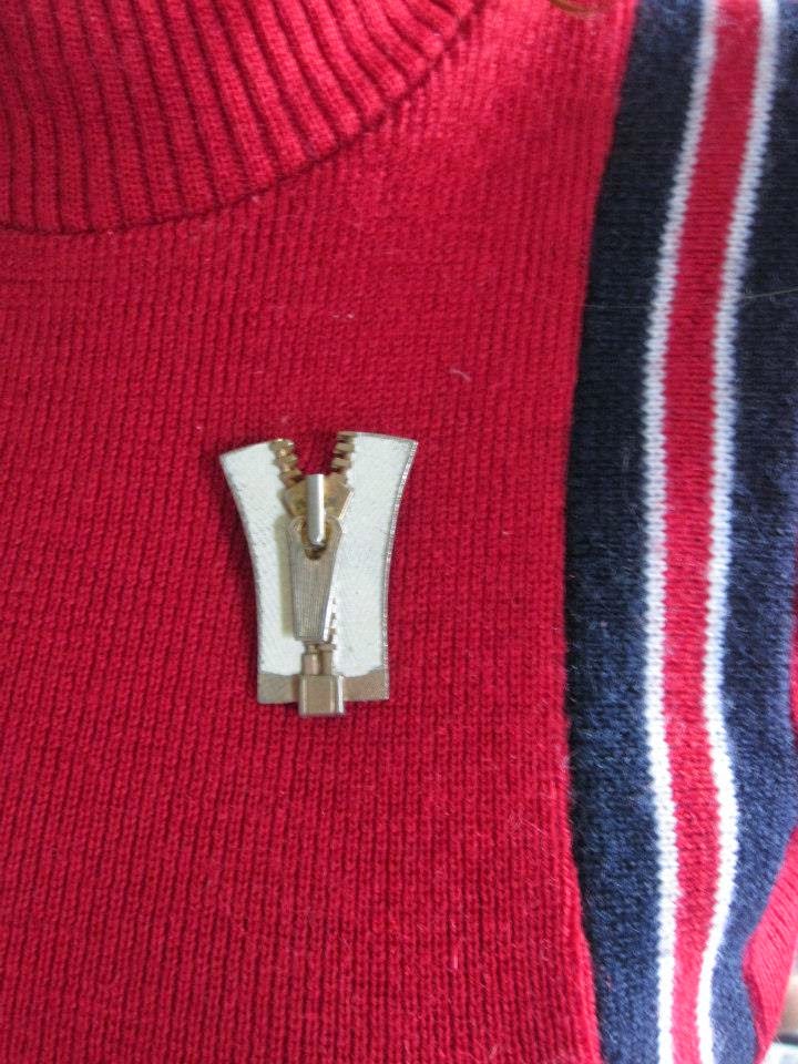 Sham 69 jimmy pursey badge pin pinback button red white blue rooster the sweet glam rock cow torch flashlight olympic games zipper Straight Razor barber shave jeux olympiques lampe de poche fermeture eclair rasoir coq vintage 1950 50s 1960 60s 1970 70s 1980 80s brooch 