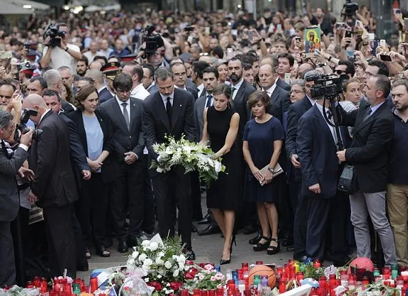 King Felipe and Queen Letizia lay a wreath of flowers for the victims of the Barcelona attack on Las Ramblas boulevard