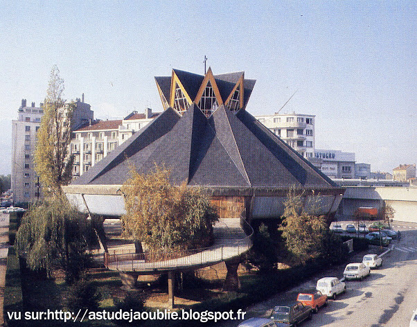 Eglise St Jean - Grenoble  Architecte: Maurice Blanc  Date: 1965 (restauration de la toiture en 1979)   Pierre et Vera Székely 