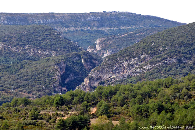 Desfiladero y ermita de Tobera desde castillo