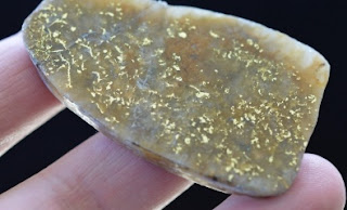 dissiminated gold in quartz rock