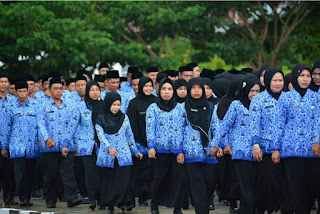 Image result for guru honorer dapat gaji