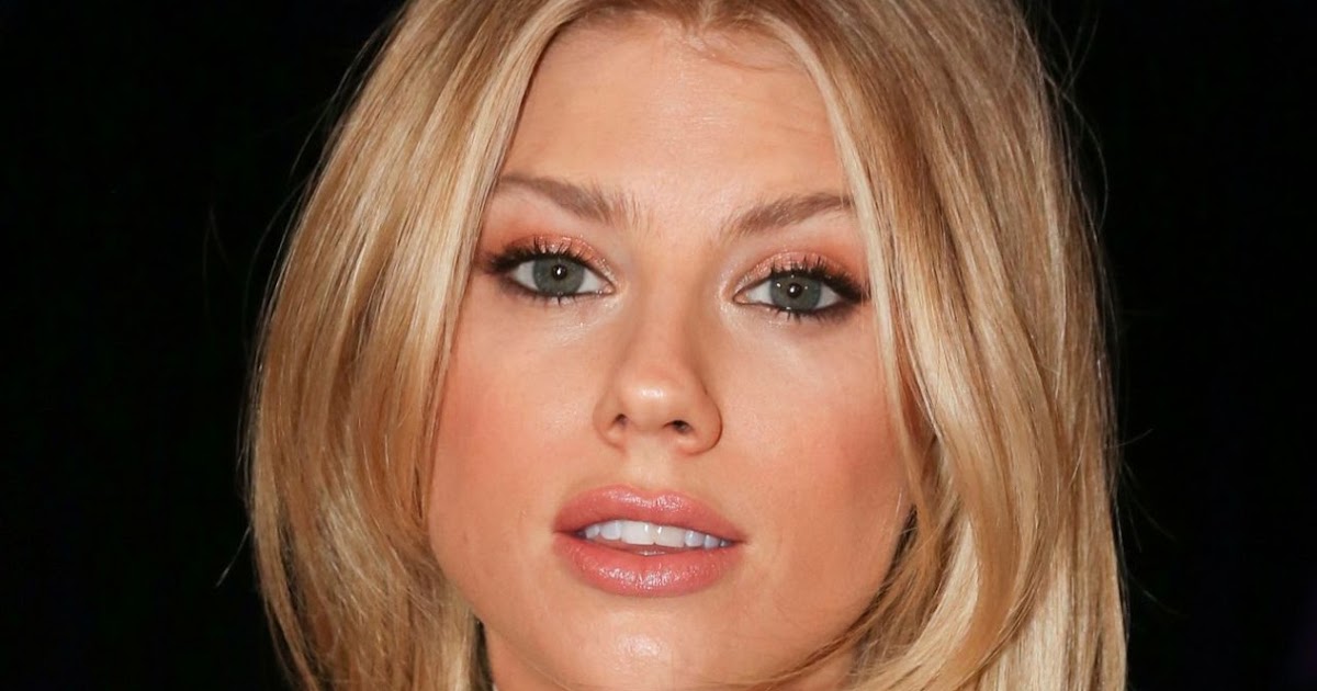 Model Crush: Charlotte McKinney White Dress