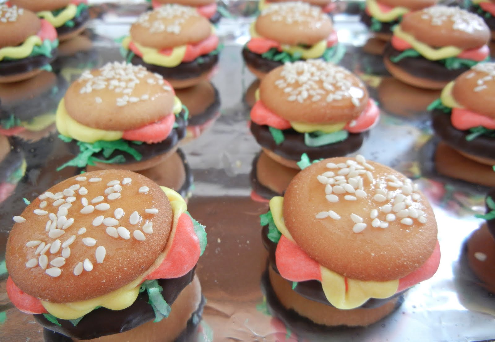 Lookie What I Can Do!!: Hamburger cookies