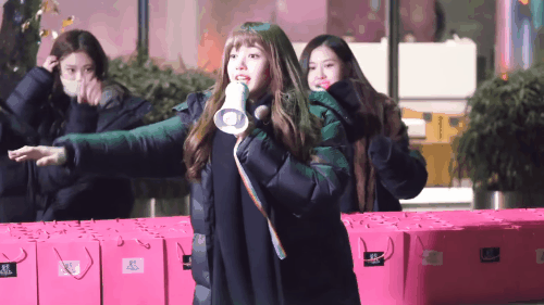 BLACKPINK FIRST GUERRILLA FAN MEETING! BLACKPINK HOUSE , BLACKPINK TV -  THEY WERE VERY COLD.