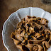 Pappardelle di farina di castagne con funghi e salsiccia