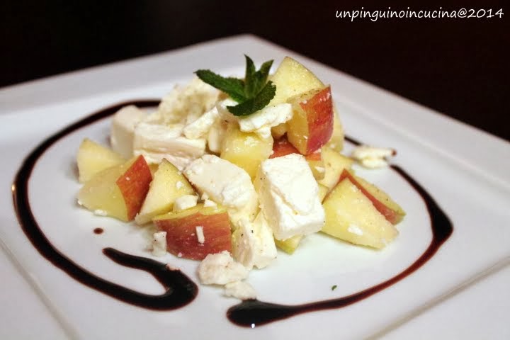 insalatina di mele e feta con glassa al balsamico