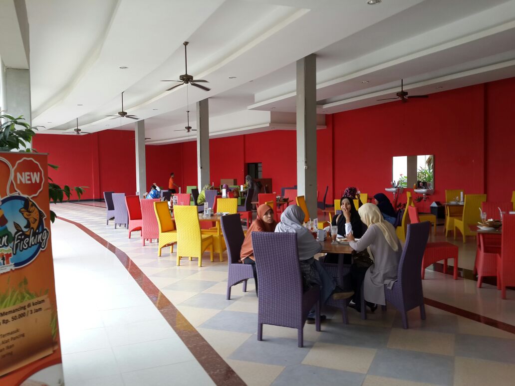 Rumah Air, Saung Makan Rekreasi di Mekarsari - Asian ...