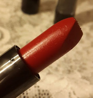 PURE COLOUR LIPSTICK - RADIANT RED ORIFLAME NATALIE BEAUTE REVIEW AND PHOTOS