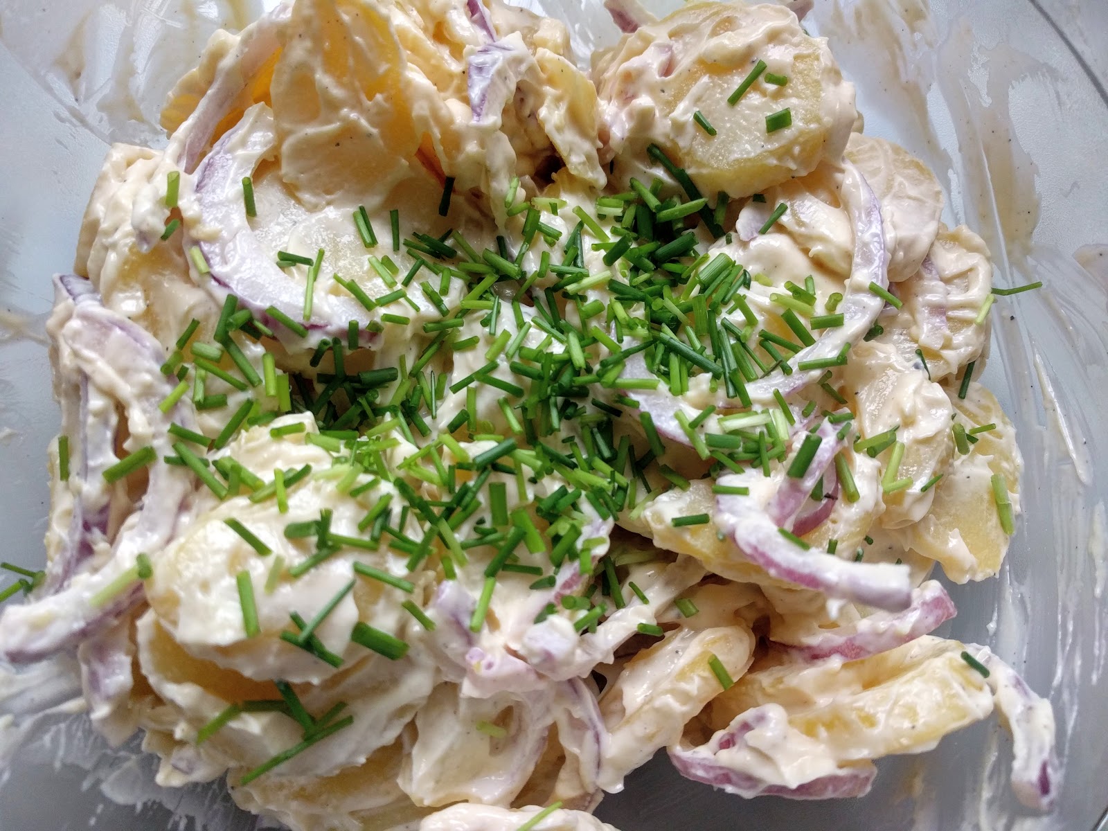 - Kartoffelsalat mit Mayonnaise