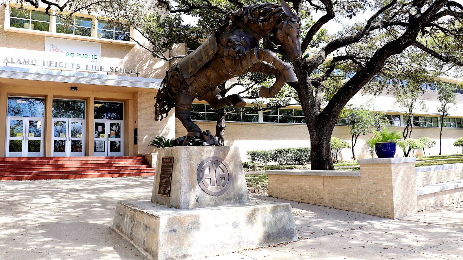 Alamo Heights High School Gold Gold Choices