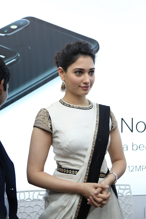 Tamannaah Bhatia launch Happi Mobiles store