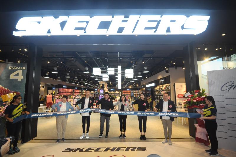 RUNNING WITH PASSION: SKECHERS™ Opens the largest in the Southeast Asia at Shopping Centre