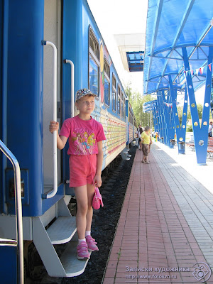 Казанская детская железная дорога, Настя на подножке вагона