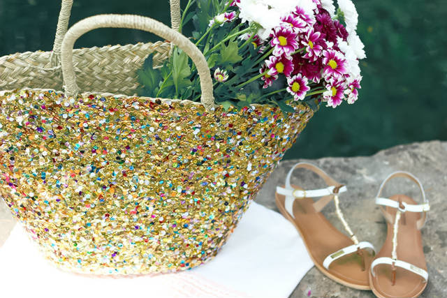 capazo decorado con lentejuelas