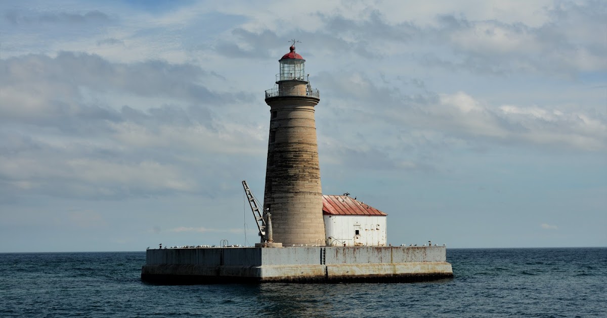 WCLIGHTHOUSES SPECTACLE REEF LIGHTHOUSE LAKE HURON, MICHIGAN