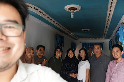 Gank makan makan ceria bersama tukang jalan jajan Gank makan makan ceria bersama tukang jalan jajan