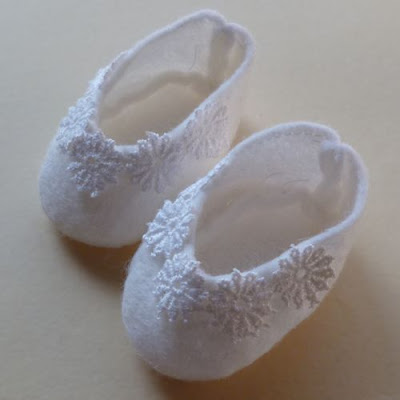 Doll's shoes