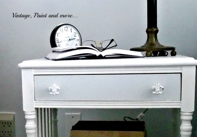 Vintage, Paint and more... - DIY white chalk painted vintage table, Fleur de lis drawer pulls, two tone painted table