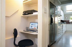 ESCRITORIO DEBAJO DE LAS ESCALERAS : Fotos de oficinas y escritorios