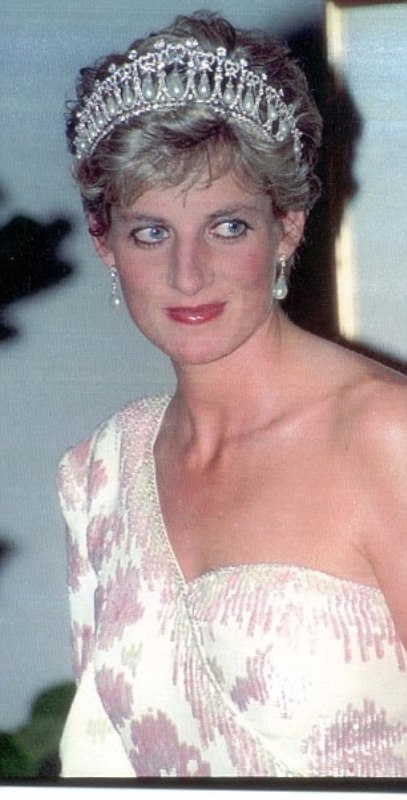 Royal Family Around the World: Princess Diana's favourite tiara ...