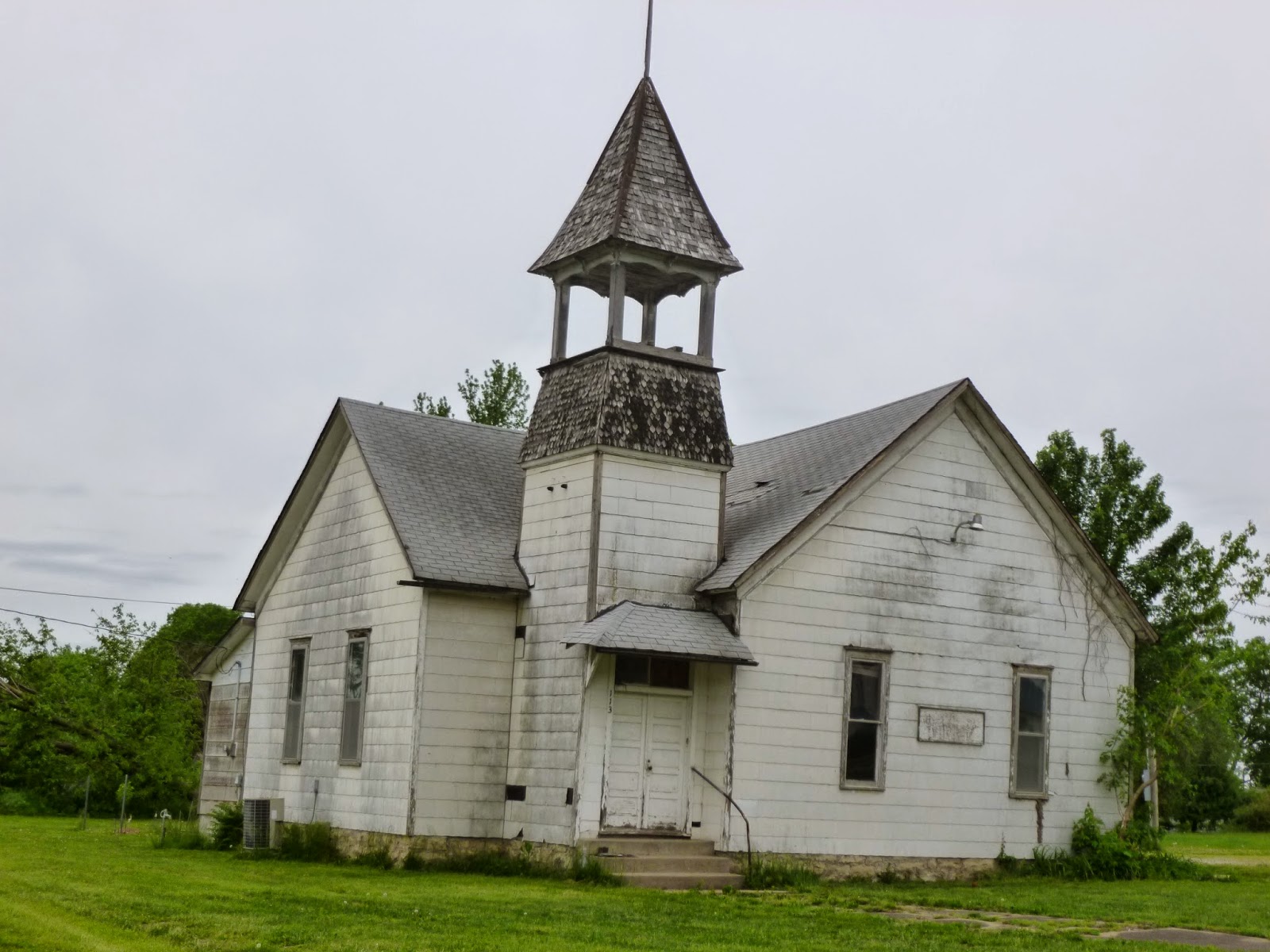 seniors walking across america POST 1320; MAY 14, 2014; HERMITAGE