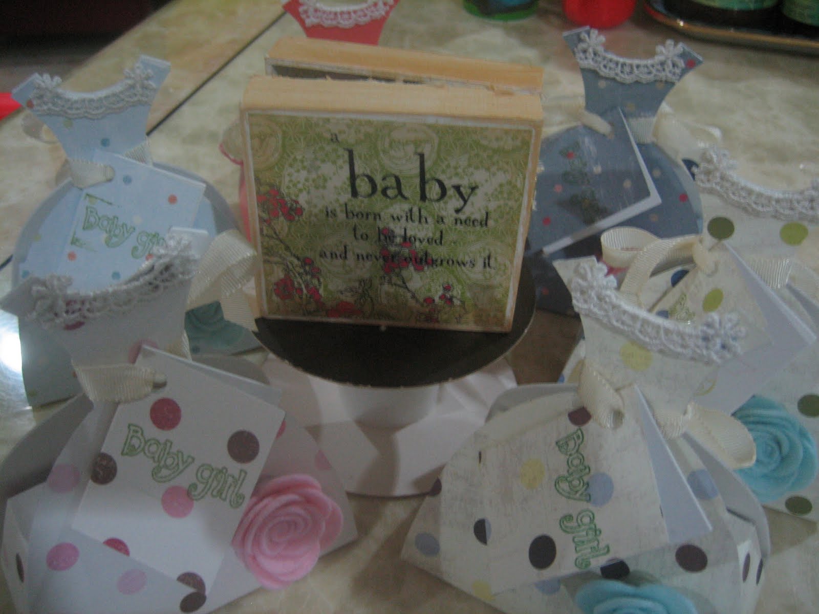 Baby Shower Tokens / توزيعات كيووووت | Recuerdos para boda originales ... / Check out our baby ...