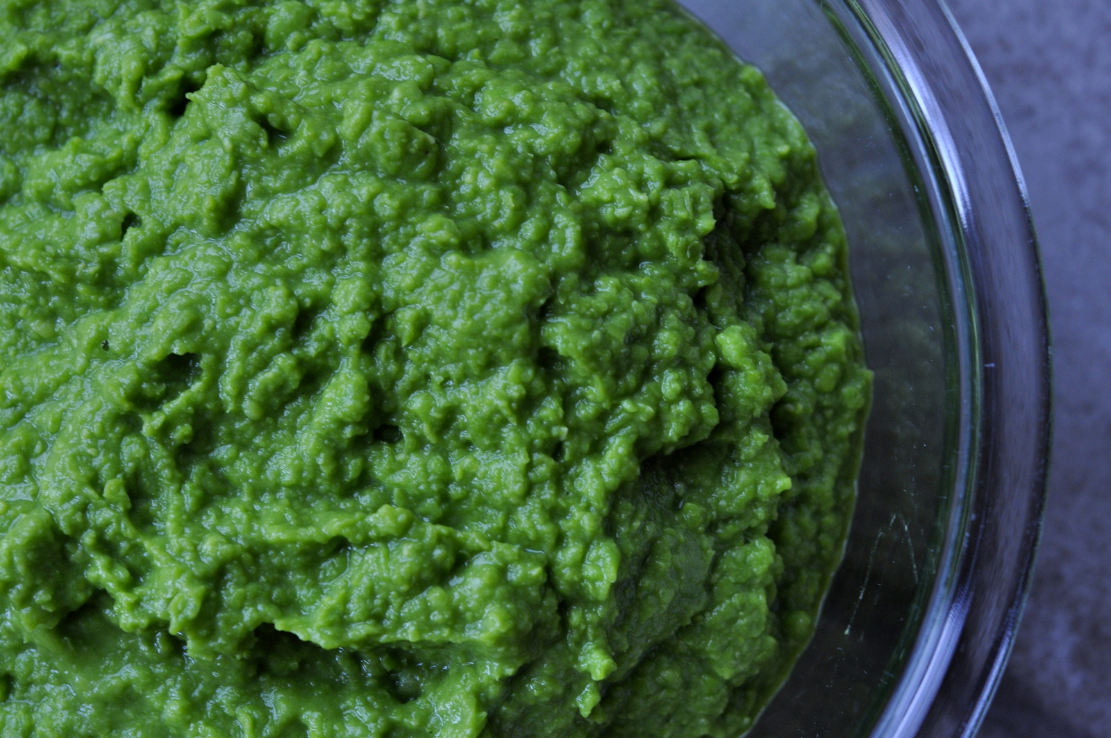 Homemade Baby Food {Pea Purée} | Taste As You Go