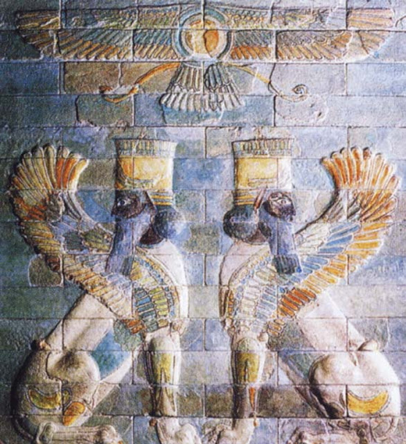 Бог Ахурамазда и львы Рельеф, V—VI столетия до нашей эры.