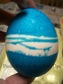 Rubber bands wrapped around center of egg make wide stripes 