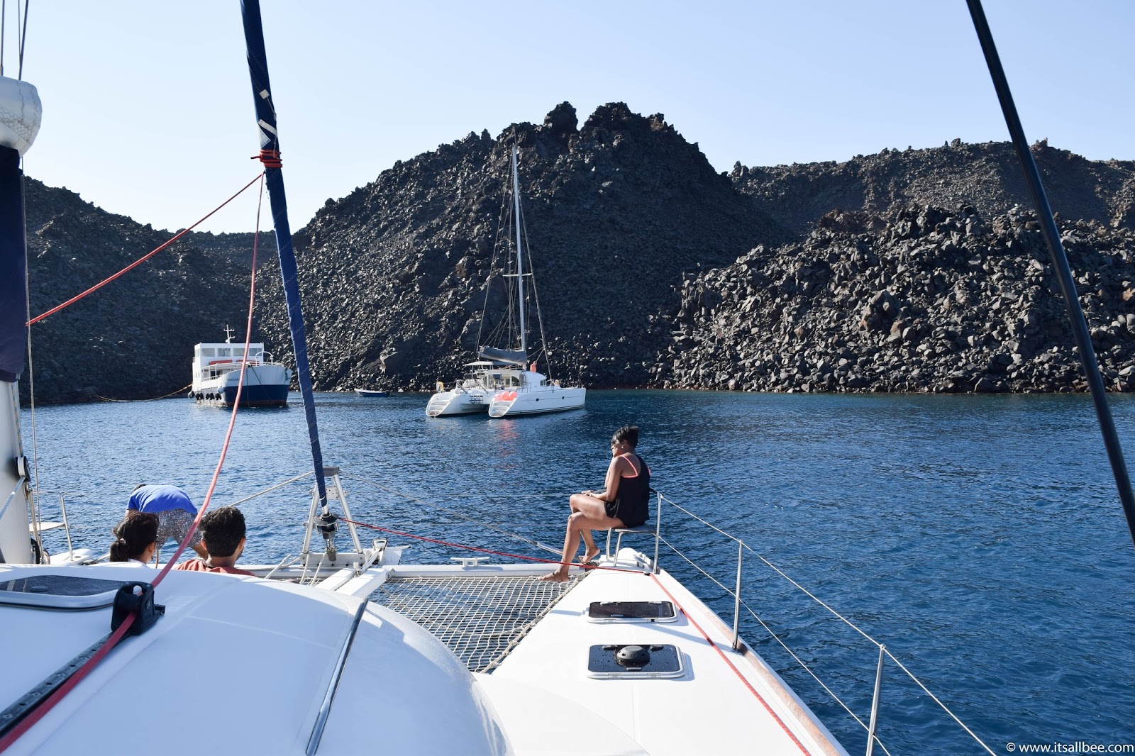 Complete Guide To The Best Santorini Boat Tours