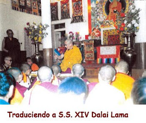Lama Tenzing es traductor de S.S. Dalai Lama