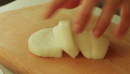 Яичница с сыром, грибами и беконом в томатном соусе (4)