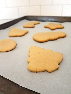 Healthy Cut-out Sugar Cookies Made from almond flour, these cookies are grain-free, Paleo / Primal, vegan, and extra nutritous!