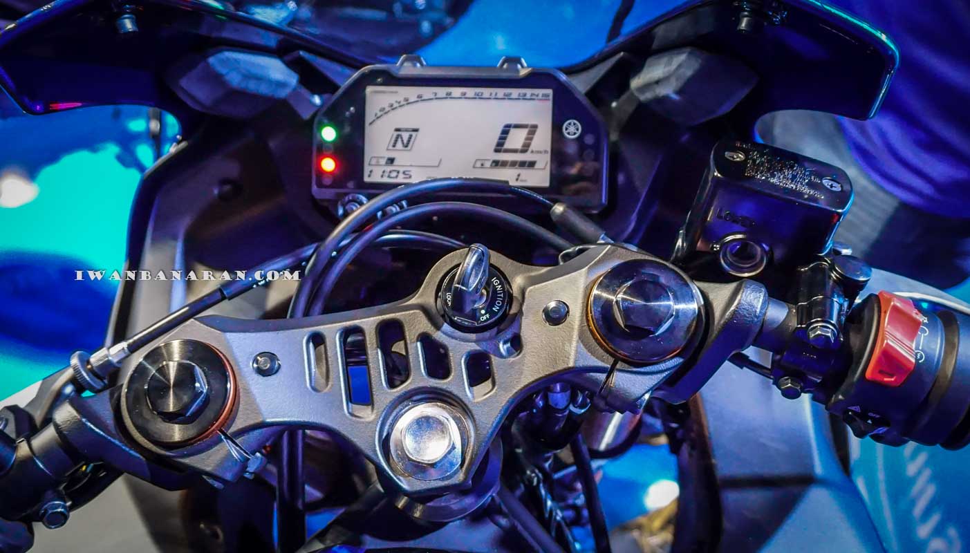 Yamaha Indonesia resmi merilis R25 Facelift 2018, speedometer baru plus suspensi Upside Down sob !